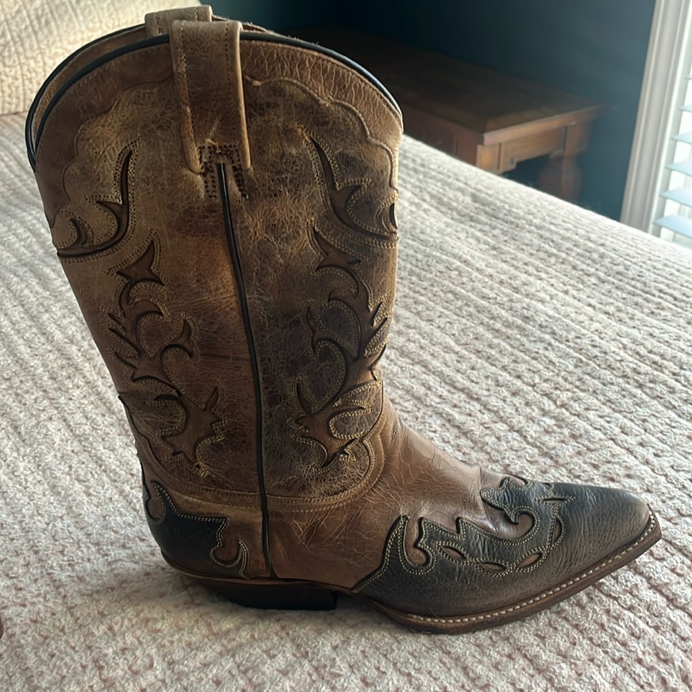 Women’s Cowboy boots never worn outside.